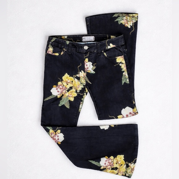 💕sold💕 Free People Just Float On floral flare jeans in the Miami Night Combo - Picture 3 of 4